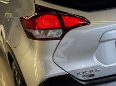 NISSAN KICKS 1.6 16V S XTRONIC 2018/2018 GRIFFCAR MULTIMARCAS DOIS IRMÃOS / Carros no Vale