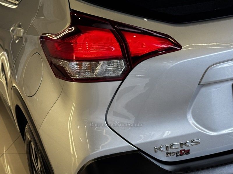 NISSAN KICKS 1.6 16V S XTRONIC 2018/2018 GRIFFCAR MULTIMARCAS DOIS IRMÃOS / Carros no Vale NISSAN KICKS 1.6 16V S XTRONIC 2018/2018 GRIFFCAR MULTIMARCAS DOIS IRMÃOS / Carros no Vale