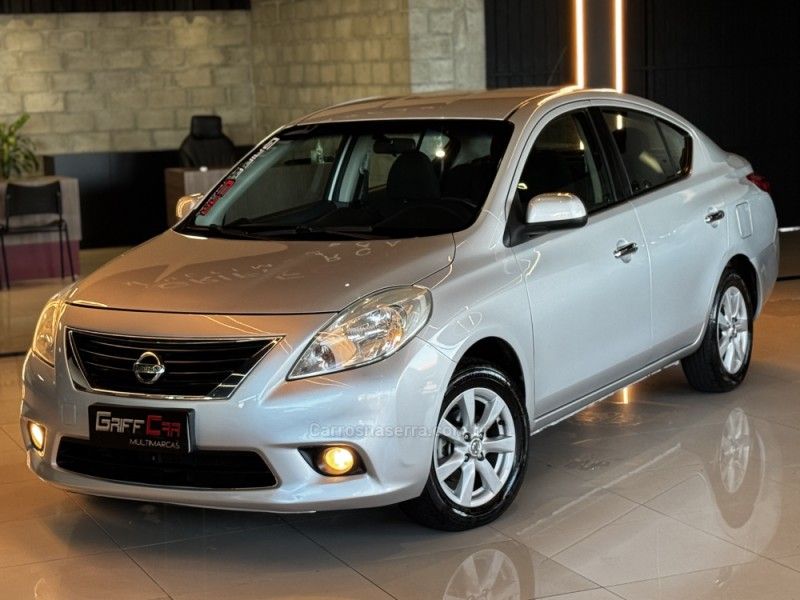 NISSAN VERSA 1.6 16V SL 2013/2013 GRIFFCAR MULTIMARCAS DOIS IRMÃOS / Carros no Vale NISSAN VERSA 1.6 16V SL 2013/2013 GRIFFCAR MULTIMARCAS DOIS IRMÃOS / Carros no Vale