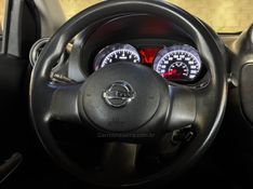 NISSAN VERSA 1.6 16V SL 2013/2013 GRIFFCAR MULTIMARCAS DOIS IRMÃOS / Carros no Vale