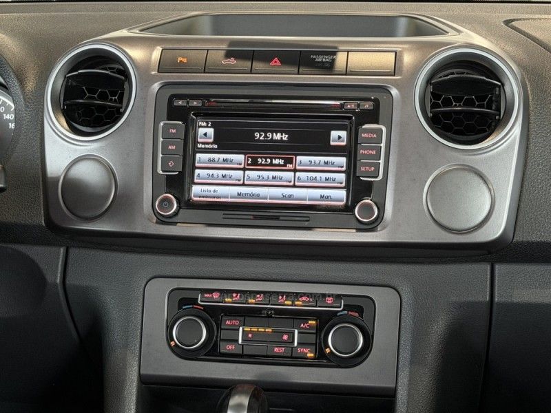 VOLKSWAGEN AMAROK 2.0 HIGHLINE 4X4 CD 16V TURBO INTERCOOLER 2015/2015 GRIFFCAR MULTIMARCAS DOIS IRMÃOS / Carros no Vale