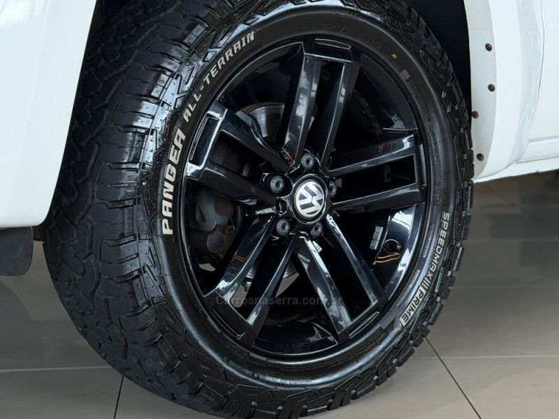 VOLKSWAGEN AMAROK 2.0 HIGHLINE 4X4 CD 16V TURBO INTERCOOLER 2015/2015 GRIFFCAR MULTIMARCAS DOIS IRMÃOS / Carros no Vale