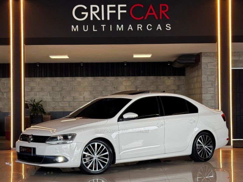 VOLKSWAGEN JETTA 2.0 TSI HIGHLINE 200CV TIPTRONIC 2012/2013 GRIFFCAR MULTIMARCAS DOIS IRMÃOS / Carros no Vale