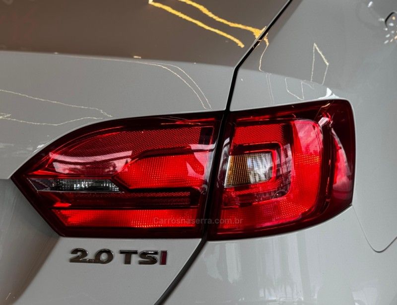 VOLKSWAGEN JETTA 2.0 TSI HIGHLINE 200CV TIPTRONIC 2012/2013 GRIFFCAR MULTIMARCAS DOIS IRMÃOS / Carros no Vale