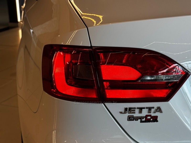 VOLKSWAGEN JETTA 2.0 TSI HIGHLINE 200CV TIPTRONIC 2012/2013 GRIFFCAR MULTIMARCAS DOIS IRMÃOS / Carros no Vale