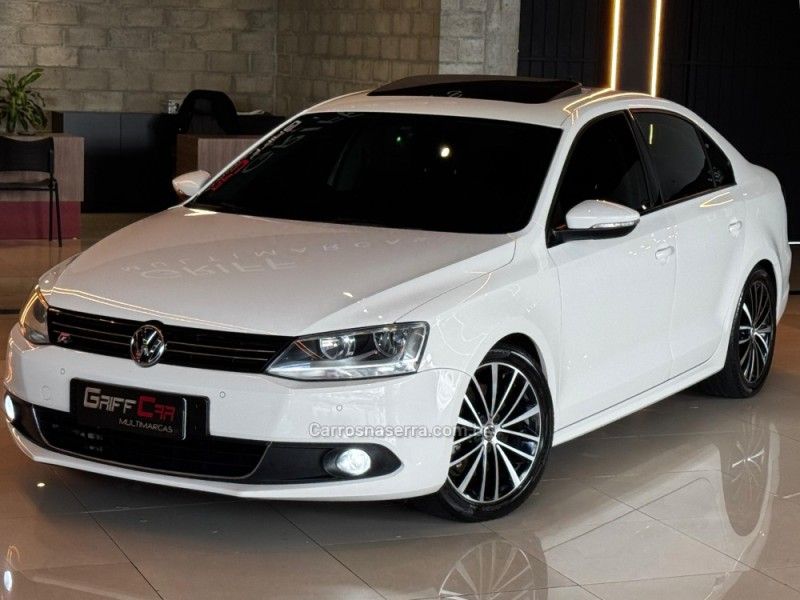 VOLKSWAGEN JETTA 2.0 TSI HIGHLINE 200CV TIPTRONIC 2012/2013 GRIFFCAR MULTIMARCAS DOIS IRMÃOS / Carros no Vale