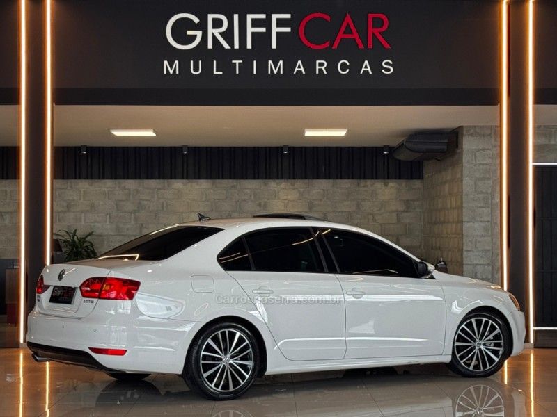 VOLKSWAGEN JETTA 2.0 TSI HIGHLINE 200CV TIPTRONIC 2012/2013 GRIFFCAR MULTIMARCAS DOIS IRMÃOS / Carros no Vale
