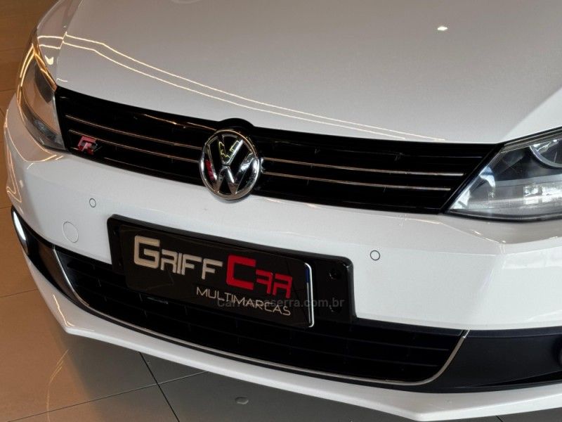 VOLKSWAGEN JETTA 2.0 TSI HIGHLINE 200CV TIPTRONIC 2012/2013 GRIFFCAR MULTIMARCAS DOIS IRMÃOS / Carros no Vale