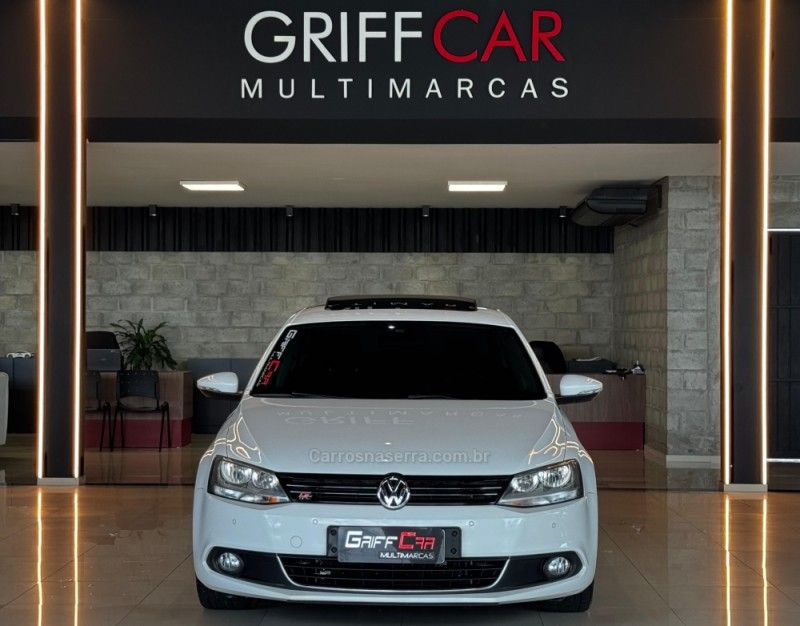 VOLKSWAGEN JETTA 2.0 TSI HIGHLINE 200CV TIPTRONIC 2012/2013 GRIFFCAR MULTIMARCAS DOIS IRMÃOS / Carros no Vale