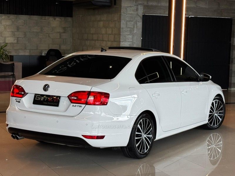 VOLKSWAGEN JETTA 2.0 TSI HIGHLINE 200CV TIPTRONIC 2012/2013 GRIFFCAR MULTIMARCAS DOIS IRMÃOS / Carros no Vale