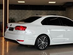 VOLKSWAGEN JETTA 2.0 TSI HIGHLINE 200CV TIPTRONIC 2012/2013 GRIFFCAR MULTIMARCAS DOIS IRMÃOS / Carros no Vale