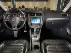 VOLKSWAGEN JETTA 2.0 TSI HIGHLINE 211CV DSG 2014/2014 GRIFFCAR MULTIMARCAS DOIS IRMÃOS / Carros no Vale