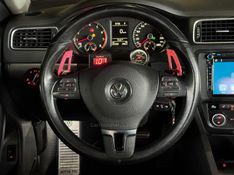 VOLKSWAGEN JETTA 2.0 TSI HIGHLINE 211CV DSG 2014/2014 GRIFFCAR MULTIMARCAS DOIS IRMÃOS / Carros no Vale