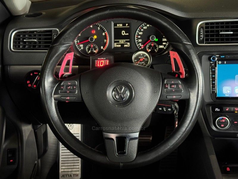 VOLKSWAGEN JETTA 2.0 TSI HIGHLINE 211CV DSG 2014/2014 GRIFFCAR MULTIMARCAS DOIS IRMÃOS / Carros no Vale VOLKSWAGEN JETTA 2.0 TSI HIGHLINE 211CV DSG 2014/2014 GRIFFCAR MULTIMARCAS DOIS IRMÃOS / Carros no Vale