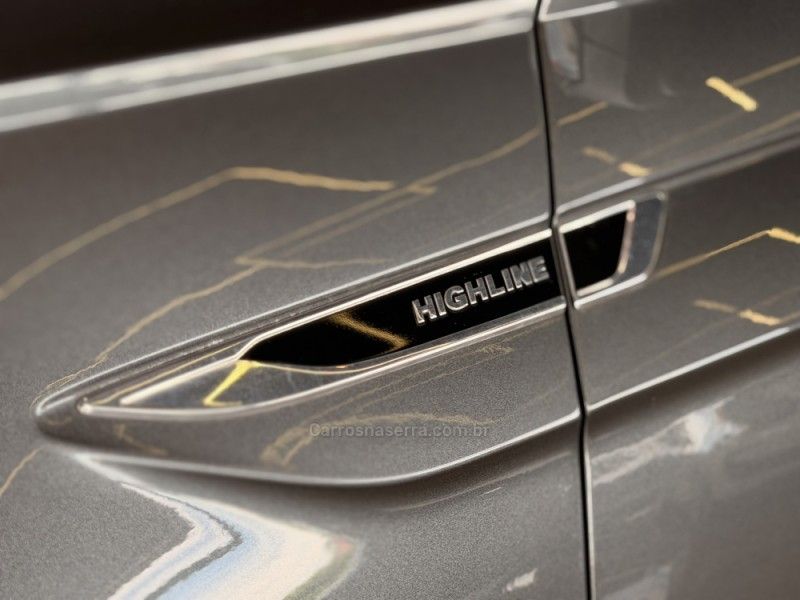 VOLKSWAGEN VIRTUS 1.0 200 TSI HIGHLINE 2018/2019 GRIFFCAR MULTIMARCAS DOIS IRMÃOS / Carros no Vale