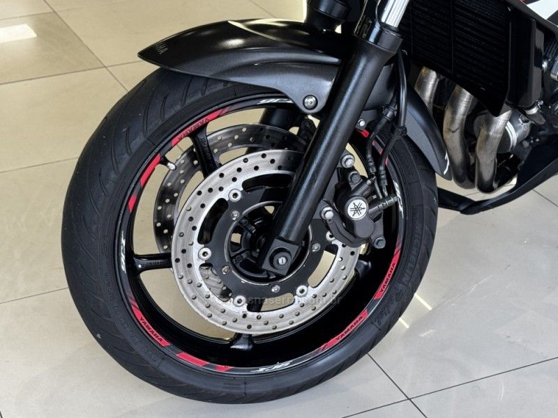 YAMAHA XJ6 N ABS SP 2014/2015 GRIFFCAR MULTIMARCAS DOIS IRMÃOS / Carros no Vale