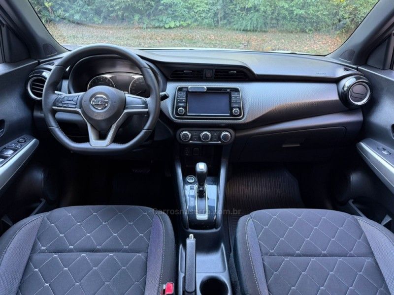 NISSAN KICKS 1.6 16V SV XTRONIC 2017/2018 KASPER VEÍCULOS DOIS IRMÃOS / Carros no Vale