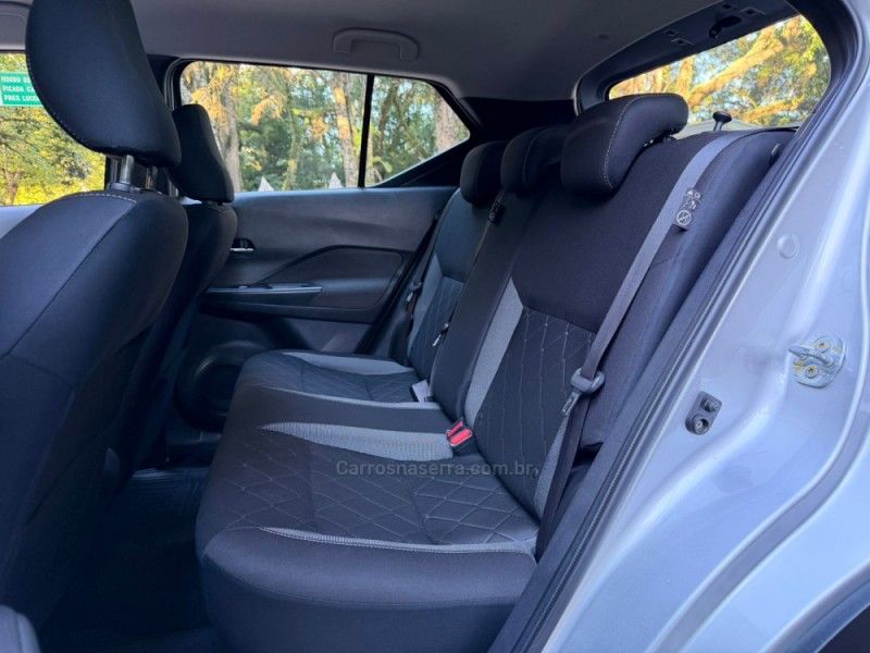NISSAN KICKS 1.6 16V SV XTRONIC 2017/2018 KASPER VEÍCULOS DOIS IRMÃOS / Carros no Vale