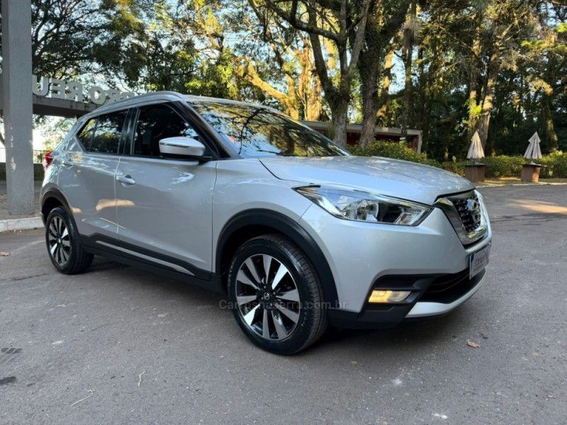NISSAN KICKS 1.6 16V SV XTRONIC 2017/2018 KASPER VEÍCULOS DOIS IRMÃOS / Carros no Vale