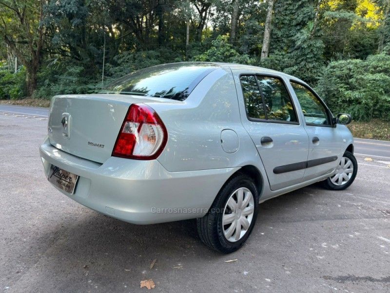 RENAULT CLIO 1.6 AUTHENTIQUE SEDAN 16V 2008/2008 KASPER VEÍCULOS DOIS IRMÃOS / Carros no Vale