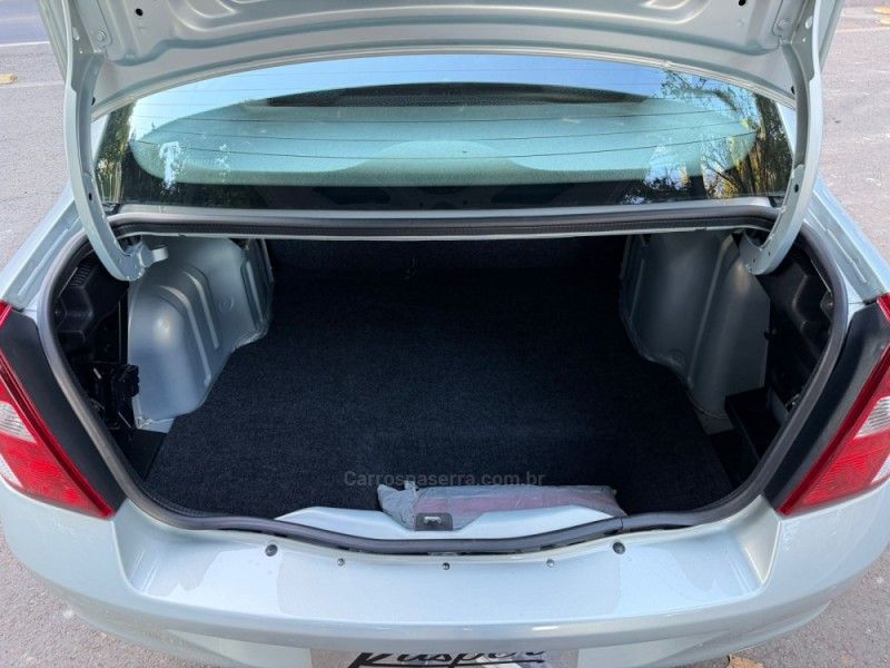 RENAULT CLIO 1.6 AUTHENTIQUE SEDAN 16V 2008/2008 KASPER VEÍCULOS DOIS IRMÃOS / Carros no Vale