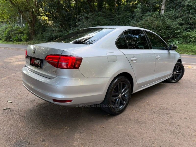 VOLKSWAGEN JETTA 2.0 TSI HIGHLINE 211CV DSG 2015/2016 KASPER VEÍCULOS DOIS IRMÃOS / Carros no Vale