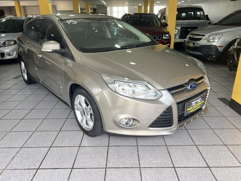 FORD FOCUS 1.6 SE HATCH 16V 2014/2015 PRIME MULTIMARCAS CAXIAS DO SUL / Carros no Vale