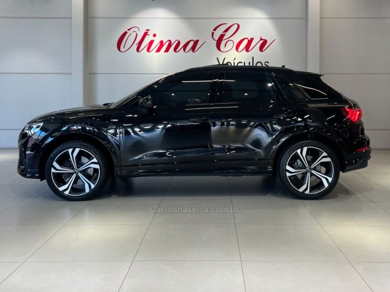 AUDI Q3 2.0 TFSI PERFORMANCE BLACK QUATTRO 2024/2024 ÓTIMA CAR FLORES DA CUNHA / Carros no Vale