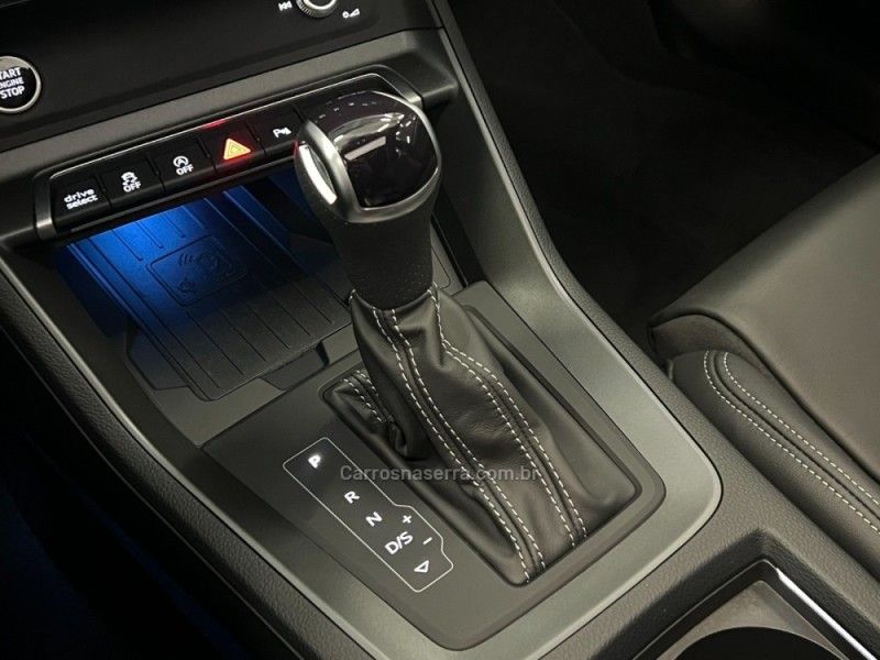 AUDI Q3 2.0 TFSI PERFORMANCE BLACK QUATTRO 2024/2024 ÓTIMA CAR FLORES DA CUNHA / Carros no Vale