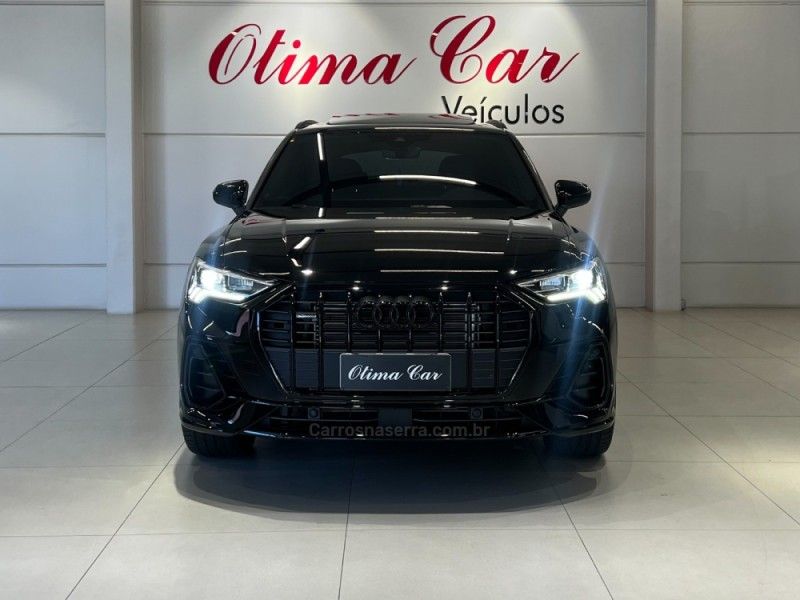 AUDI Q3 2.0 TFSI PERFORMANCE BLACK QUATTRO 2024/2024 ÓTIMA CAR FLORES DA CUNHA / Carros no Vale