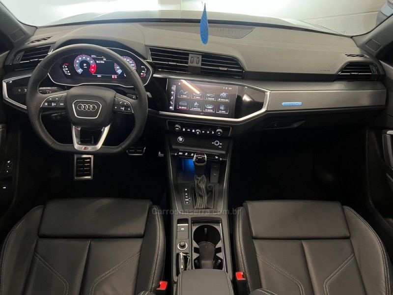 AUDI Q3 2.0 TFSI PERFORMANCE BLACK QUATTRO 2024/2024 ÓTIMA CAR FLORES DA CUNHA / Carros no Vale