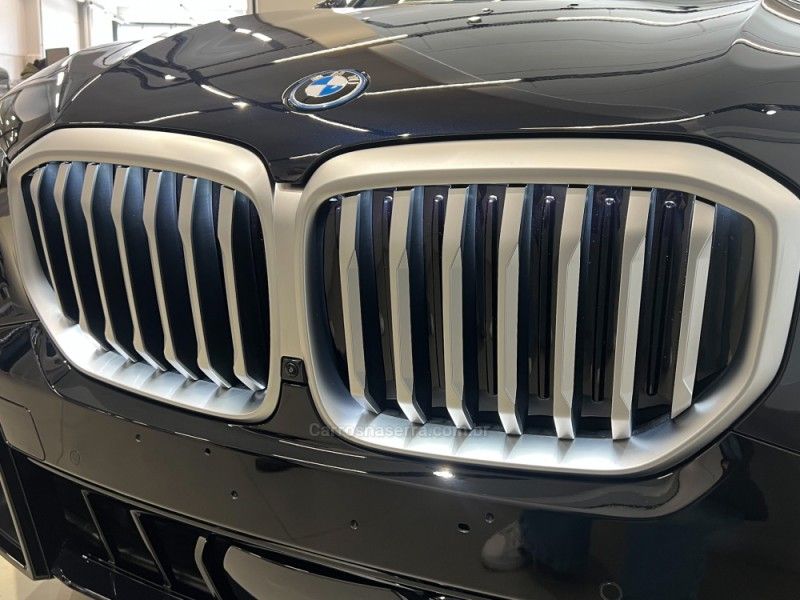 BMW X5 3.0 XDRIVE50E TURBO M SPORT HÍBRIDO 2026/2026 ÓTIMA CAR FLORES DA CUNHA / Carros no Vale