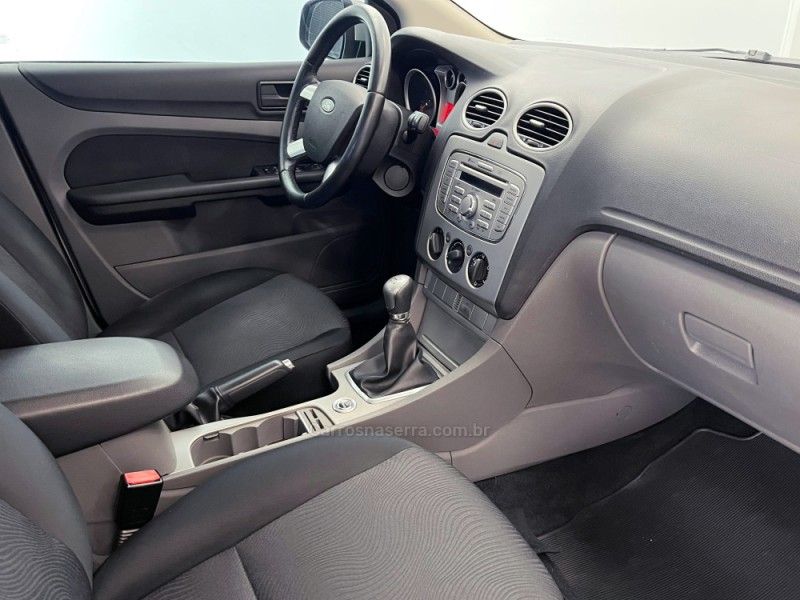 FORD FOCUS 2.0 GLX 16V 2011/2012 ÓTIMA CAR FLORES DA CUNHA / Carros no Vale
