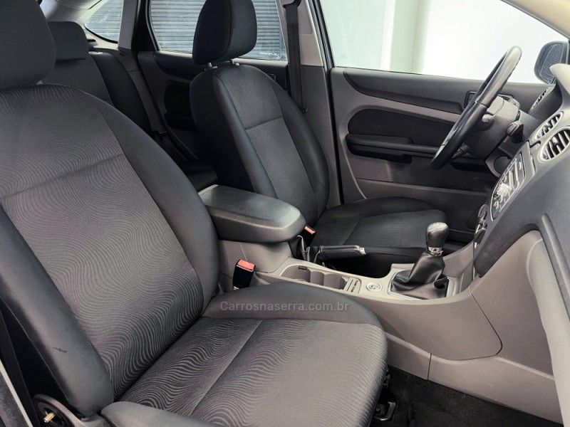 FORD FOCUS 2.0 GLX 16V 2011/2012 ÓTIMA CAR FLORES DA CUNHA / Carros no Vale
