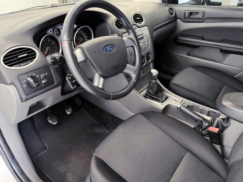FORD FOCUS 2.0 GLX 16V 2011/2012 ÓTIMA CAR FLORES DA CUNHA / Carros no Vale