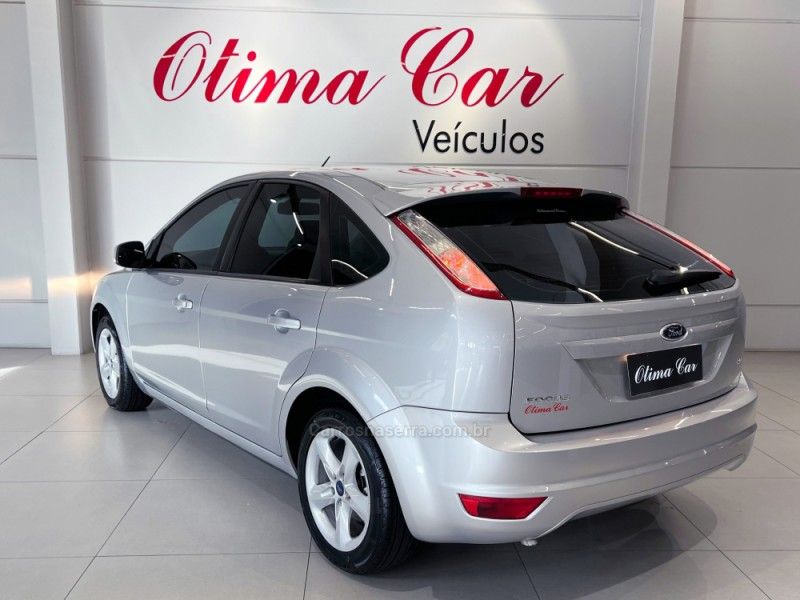 FORD FOCUS 2.0 GLX 16V 2011/2012 ÓTIMA CAR FLORES DA CUNHA / Carros no Vale