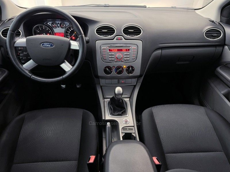 FORD FOCUS 2.0 GLX 16V 2011/2012 ÓTIMA CAR FLORES DA CUNHA / Carros no Vale