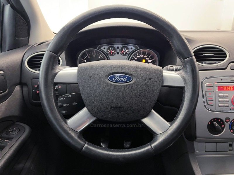 FORD FOCUS 2.0 GLX 16V 2011/2012 ÓTIMA CAR FLORES DA CUNHA / Carros no Vale