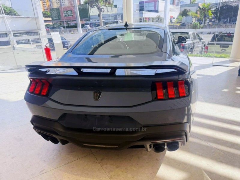 FORD MUSTANG 5.0 DARK HORSE V8 2025/2025 ÓTIMA CAR FLORES DA CUNHA / Carros no Vale