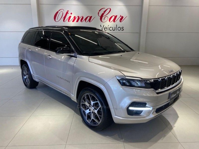 JEEP COMMANDER 2.0 OVERLAND T380 16V 4X4 TURBO 2022/2023 ÓTIMA CAR FLORES DA CUNHA / Carros no Vale JEEP COMMANDER 2.0 OVERLAND T380 16V 4X4 TURBO 2022/2023 ÓTIMA CAR FLORES DA CUNHA / Carros no Vale