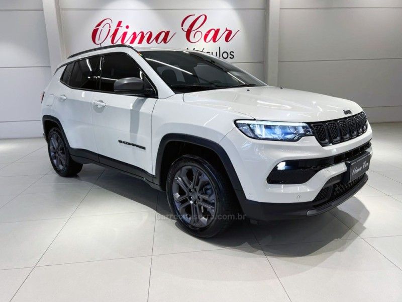 JEEP COMPASS 1.3 80 ANOS T270 16V TURBO 4X2 2021/2022 ÓTIMA CAR FLORES DA CUNHA / Carros no Vale