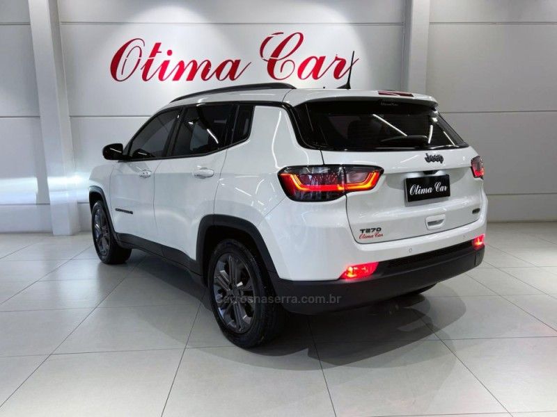 JEEP COMPASS 1.3 80 ANOS T270 16V TURBO 4X2 2021/2022 ÓTIMA CAR FLORES DA CUNHA / Carros no Vale
