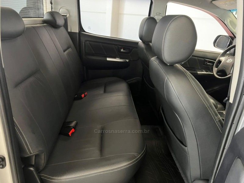 TOYOTA HILUX 3.0 SRV TOP 4X4 CD 16V TURBO INTERCOOLER 2013/2014 ÓTIMA CAR FLORES DA CUNHA / Carros no Vale