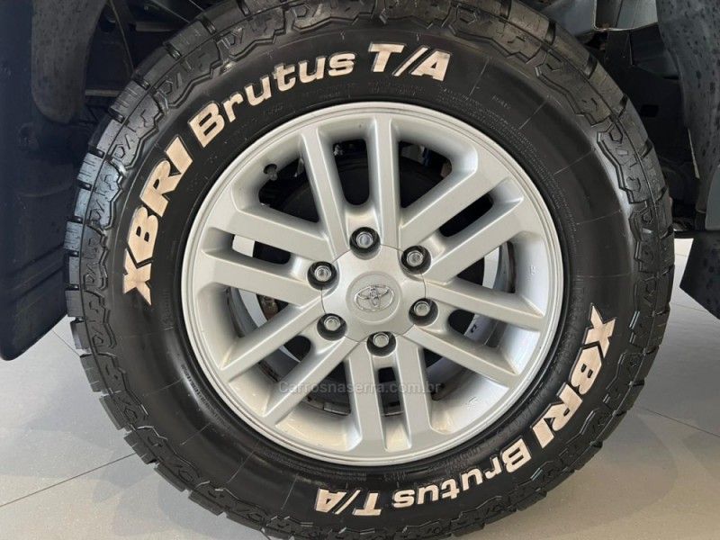 TOYOTA HILUX 3.0 SRV TOP 4X4 CD 16V TURBO INTERCOOLER 2013/2014 ÓTIMA CAR FLORES DA CUNHA / Carros no Vale