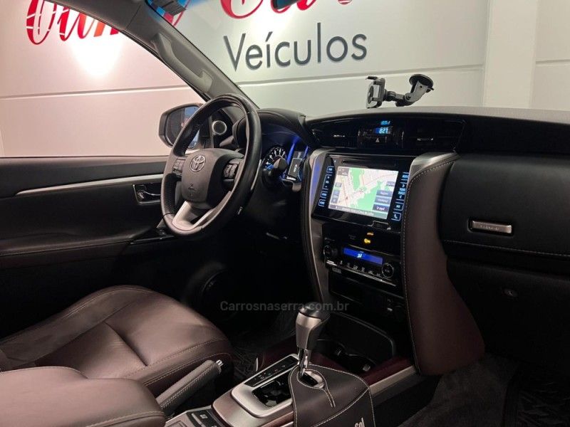 TOYOTA HILUX SW4 2.7 SRV 4X2 16V 7 LUGARES 2018/2019 ÓTIMA CAR FLORES DA CUNHA / Carros no Vale TOYOTA HILUX SW4 2.7 SRV 4X2 16V 7 LUGARES 2018/2019 ÓTIMA CAR FLORES DA CUNHA / Carros no Vale