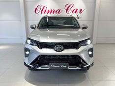 TOYOTA HILUX SW4 2.8 4X4 SRX PLATINUM TURBO 2024/2025 ÓTIMA CAR FLORES DA CUNHA / Carros no Vale