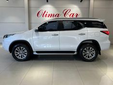 TOYOTA HILUX SW4 2.8 SRX 4X4 7 LUGARES 16V TURBO INTERCOOLER 2023/2024 ÓTIMA CAR FLORES DA CUNHA / Carros no Vale