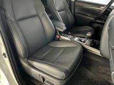 TOYOTA HILUX SW4 2.8 SRX 4X4 7 LUGARES 16V TURBO INTERCOOLER 2023/2024 ÓTIMA CAR FLORES DA CUNHA / Carros no Vale