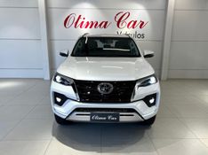 TOYOTA HILUX SW4 2.8 SRX 4X4 7 LUGARES 16V TURBO INTERCOOLER 2023/2024 ÓTIMA CAR FLORES DA CUNHA / Carros no Vale