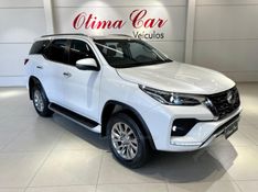 TOYOTA HILUX SW4 2.8 SRX 4X4 7 LUGARES 16V TURBO INTERCOOLER 2023/2024 ÓTIMA CAR FLORES DA CUNHA / Carros no Vale